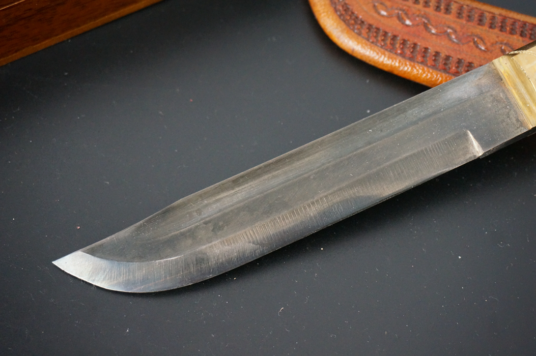 如图一把 英吉沙纯铜刀柄直刀,全长26cm,厚3