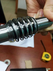 Pinion worm shaft with teeth grinding process-Henan Yizhi Machinery Co.,Ltd