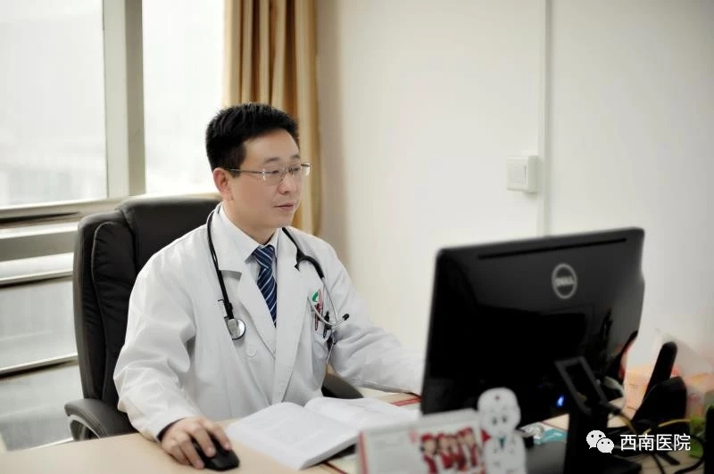王海东,西南医院胸外科主任,教授,主任医师,中国医师学会胸外科分会