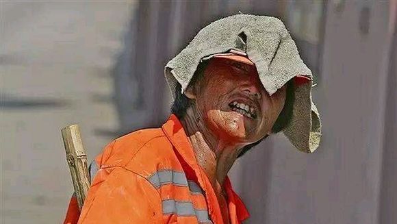 淮滨的环卫工人,你们辛苦了!