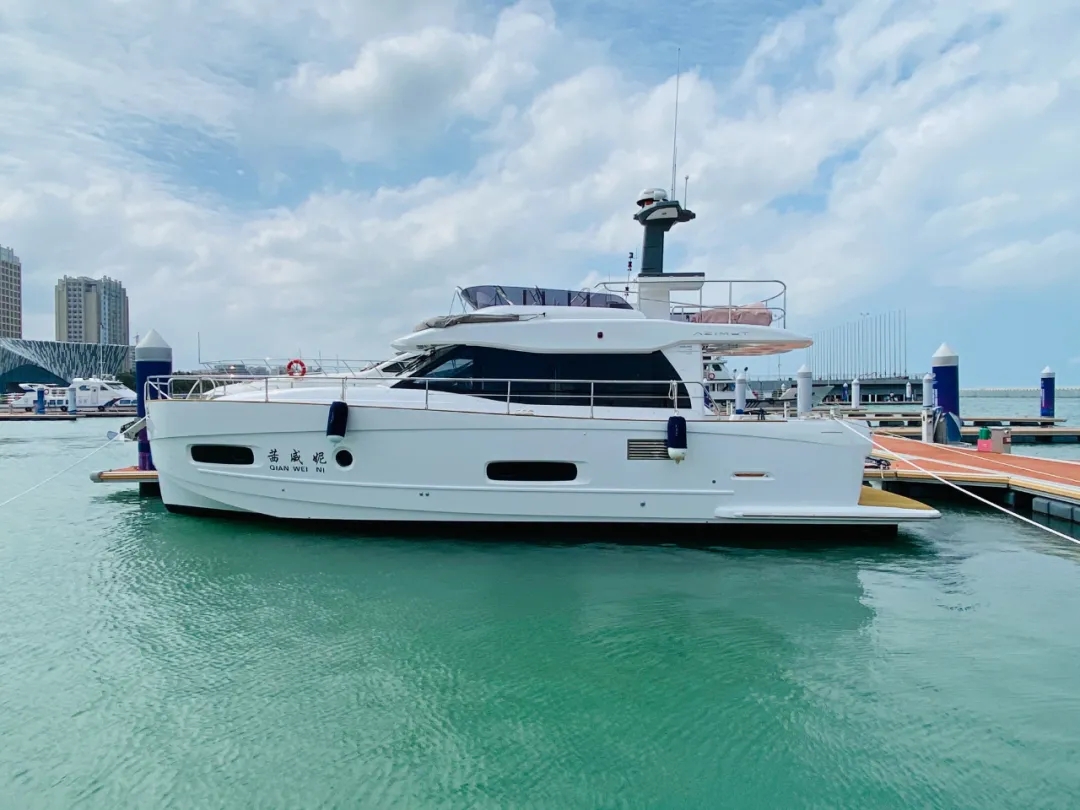 由阿兹慕官方授权代理商厦门慕恩游艇有限公司於2021年10月30日将第一