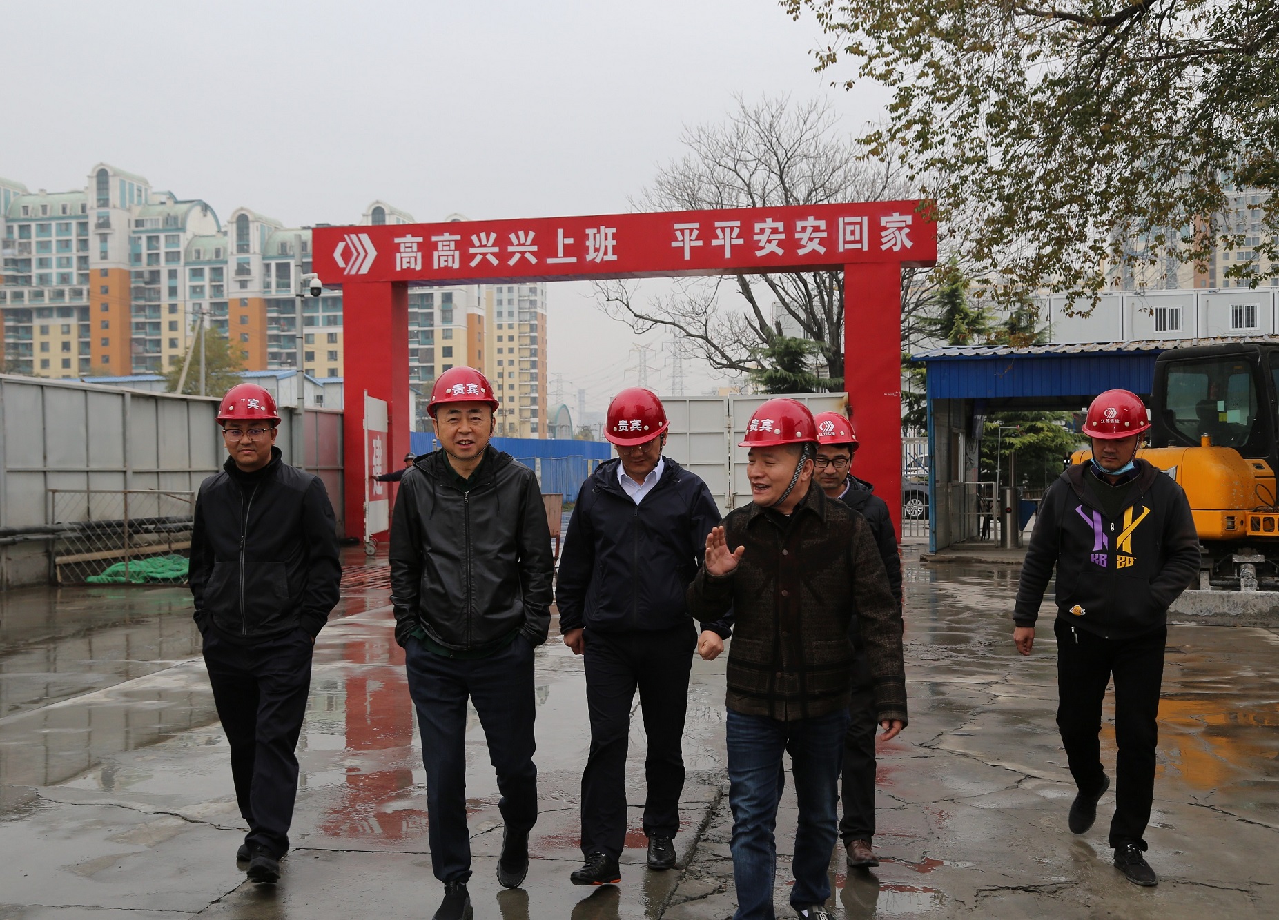 陈正华董事长赴丰台草桥村公建项目莅临指导