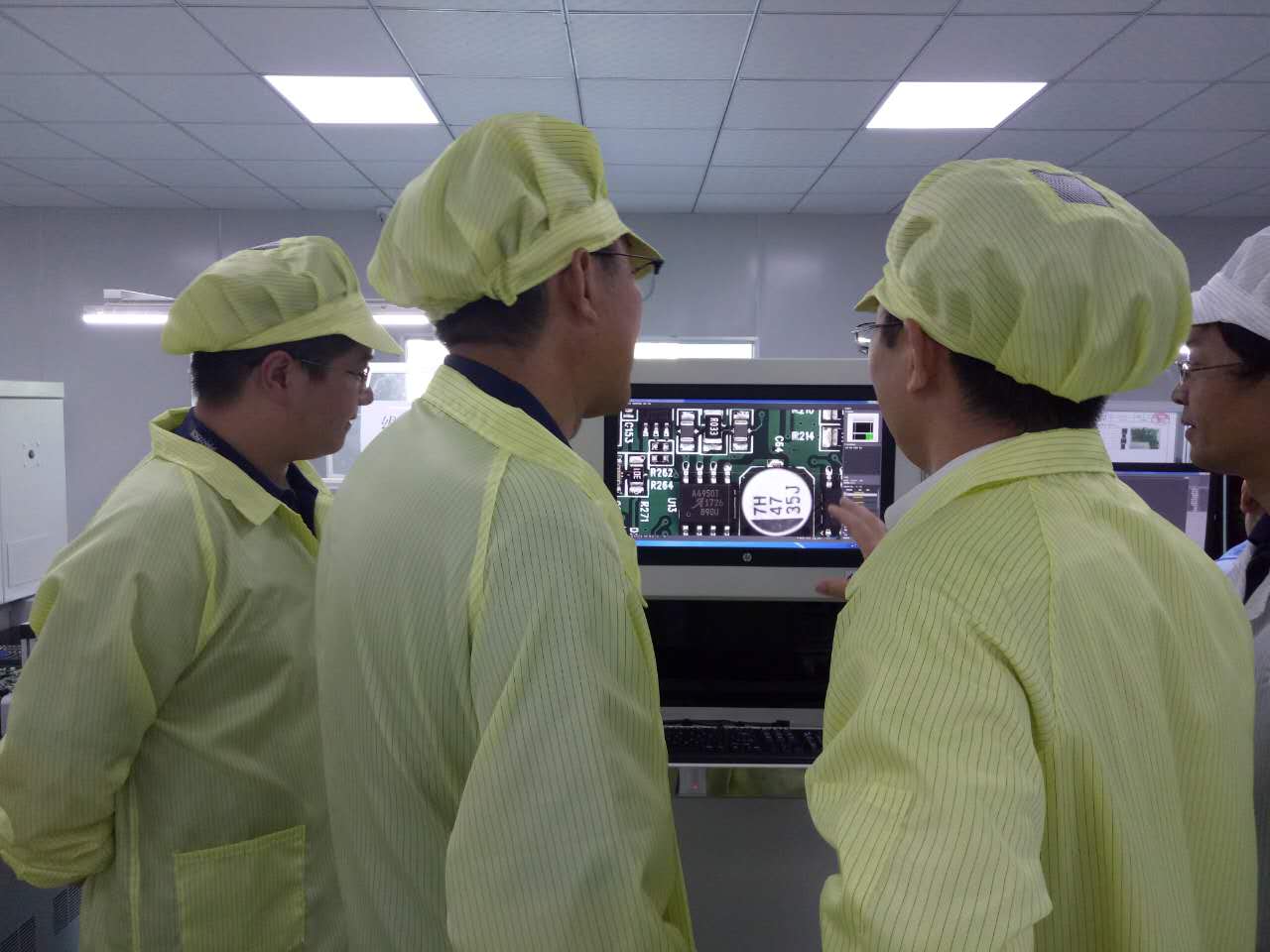 科沃斯机器人董事长钱东奇协集团公司领导莅临彤帆指导